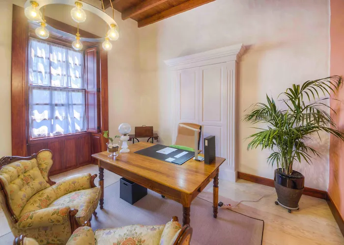 Delmás Emblemático Aparthotel